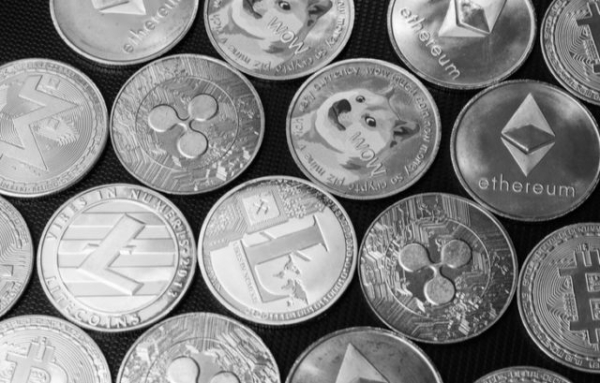 От каких альткоинов избавляются киты